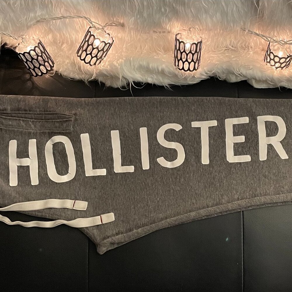 Hollister Sweatpants in Gray With Rare Large White Logo Style.  New Condition!